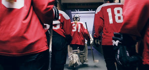 Um Eishockey Trikots zu präsentieren braucht man spezielle Trikotrahmen