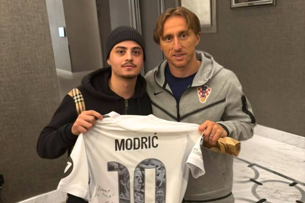 Trikotsammler Amar mit Luka Modric