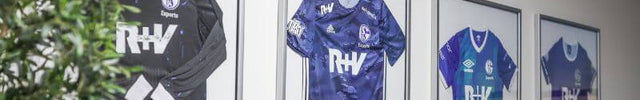 Gerahmte eSports Trikots bei Schalke 04