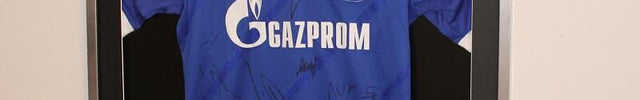 Eingerahmtes Julian Draxler Trikot im Trikotrahmen