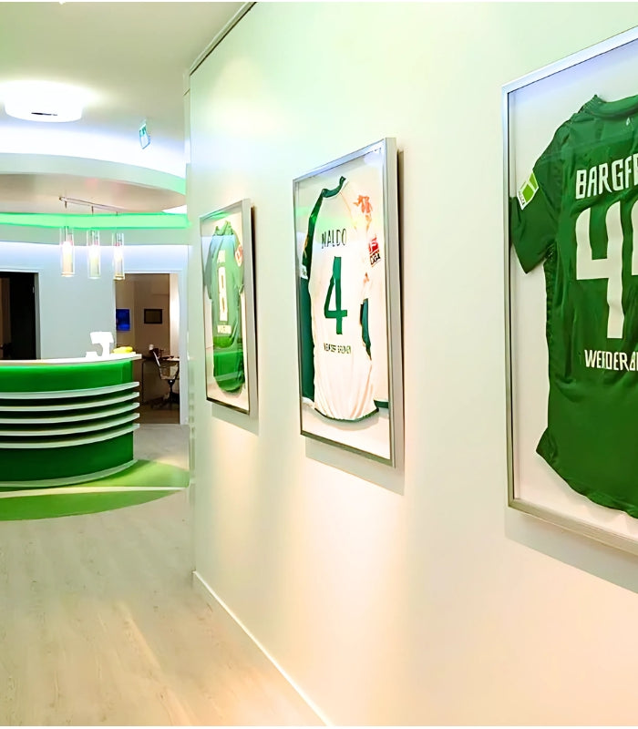 <p>"Als Sportmediziner habe ich lange nach einer professionellen Möglichkeit gesucht, Trikots hochwertig zu präsentieren – mit diesen Rahmen habe ich endlich die perfekte Lösung gefunden. Die Wirkung im Raum ist beeindruckend!"</p>