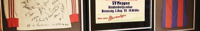 Mehrere signierte Trikots im Trikotrahmen