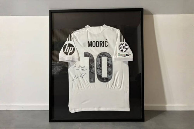 Eingerahmtes Trikot von Luka Modric - Amars Stolz