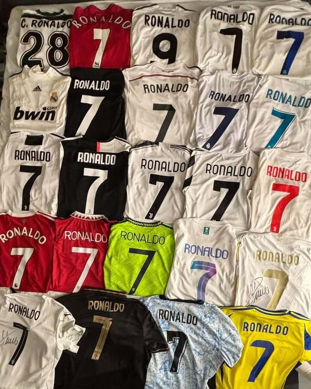 Unzählige Ronaldo-Trikots aus der Trikotsammlung von Amar