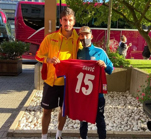 Amar mit seinem Idol Savic