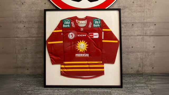 Trikot Düsseldorfer EG eingerahmt im Trikotrahmen Premium 100 x 100 cm